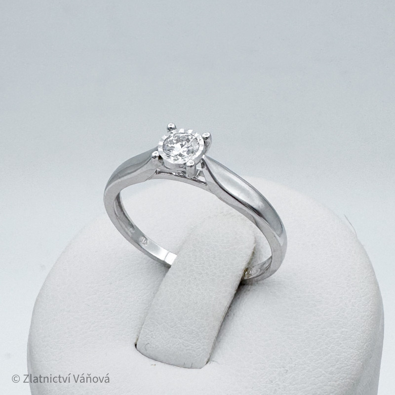 Bílé zlato prsten s diamantem